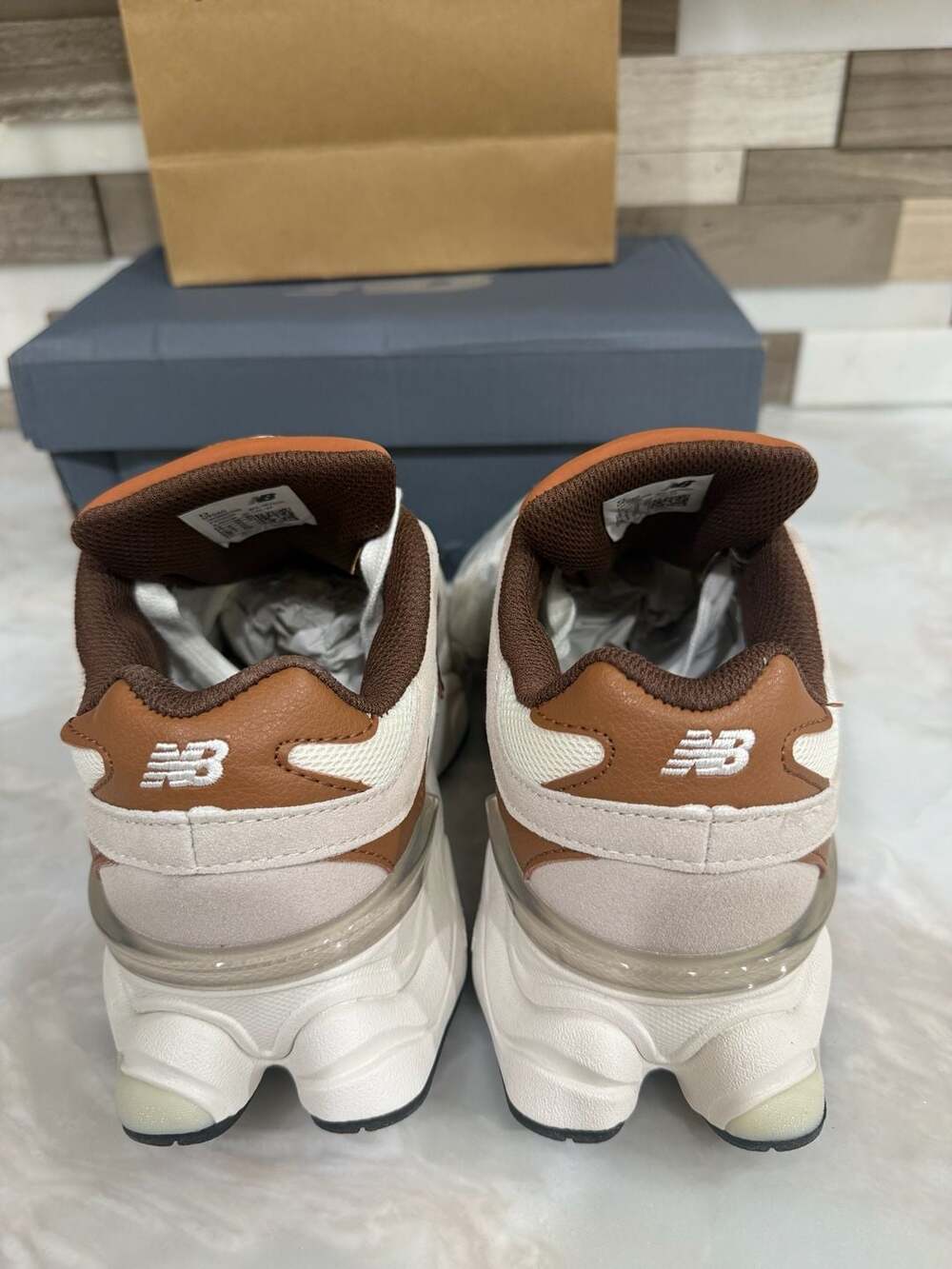 New Balance 9060 Size 6 Mens Brown - Picture 4 of 6